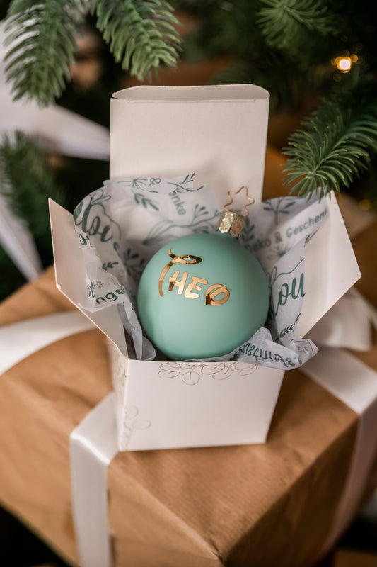 Hochwertiges, Echtes mundgeblasenes Glas, Weihnachtskugel mit Wunschname, Sternenkrone©