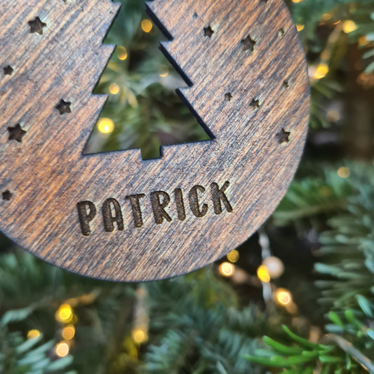 Personalisiertes Weihnachtsornament aus dunklem Holz, lasergeschnitten, mit Baum, Sternen und Jahr, Baby's 1st Christmas, Hochzeit, neues Zuhause, Erinnerungsstück