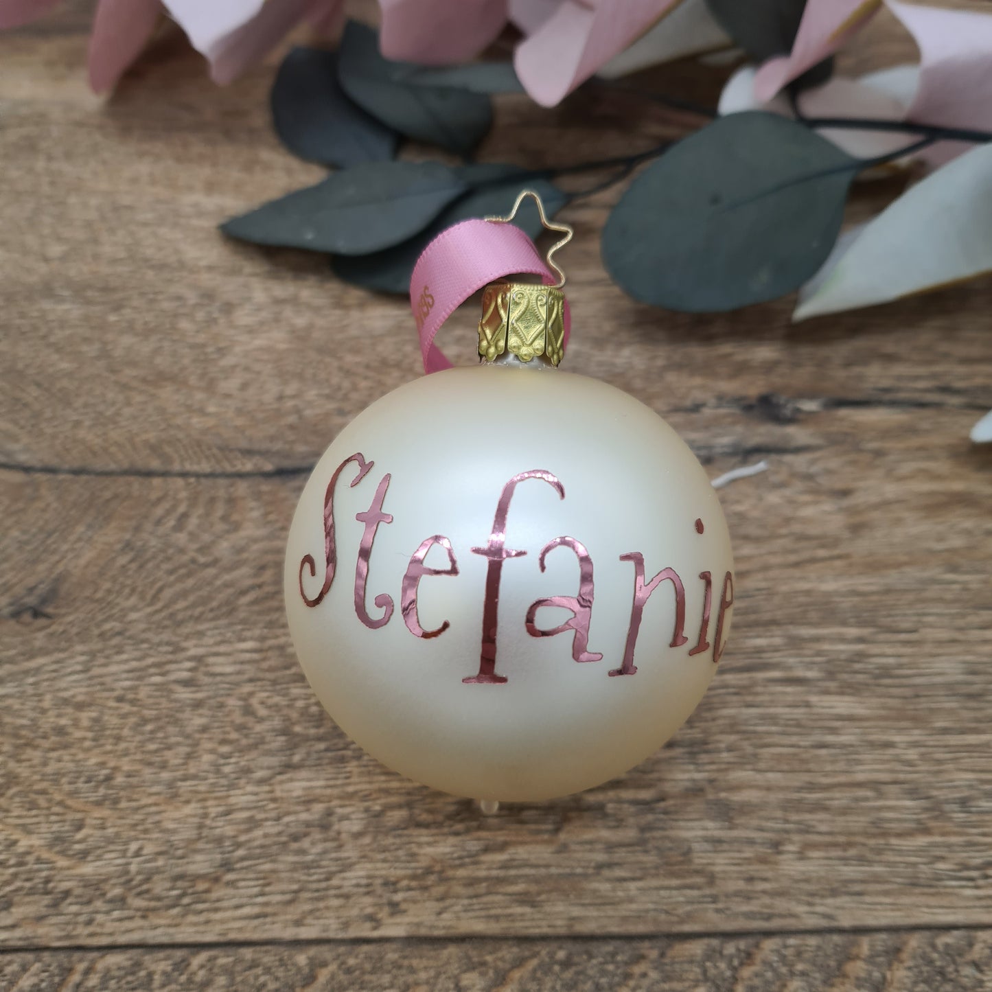 Echte mundgeblasene Glaskugel in Champagner mit Wunschname in Rosegold, 6cm Weihnachtsschmuck. Familie Schriftart