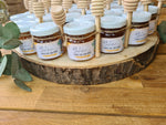 Load image into Gallery viewer, Mini-Honiggläser mit personalisiertem Etikett und graviertem Honiglöffel
