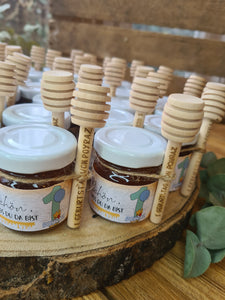 Mini-Honiggläser mit personalisiertem Etikett und graviertem Honiglöffel