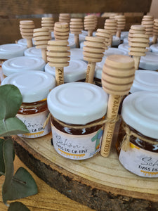 Mini-Honiggläser mit personalisiertem Etikett und graviertem Honiglöffel