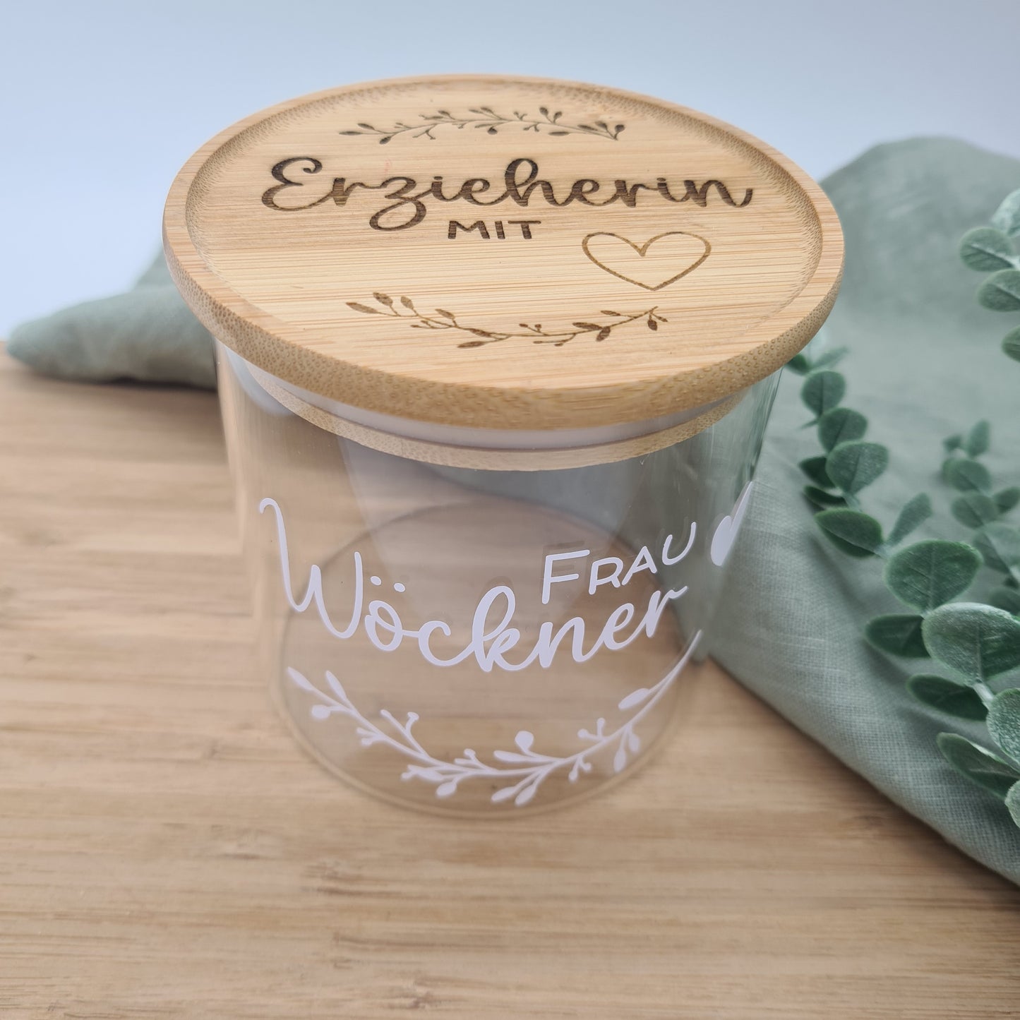 Personalisiertes Erzieherin Glas mit lasergraviertem Deckel, vakuumversiegelt, zum Selbstbefüllen.