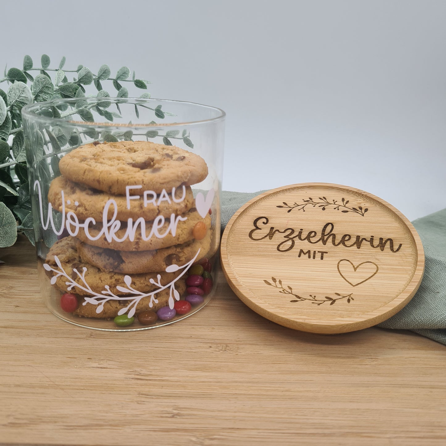 Personalisiertes Erzieherin Glas mit lasergraviertem Deckel, vakuumversiegelt, zum Selbstbefüllen.