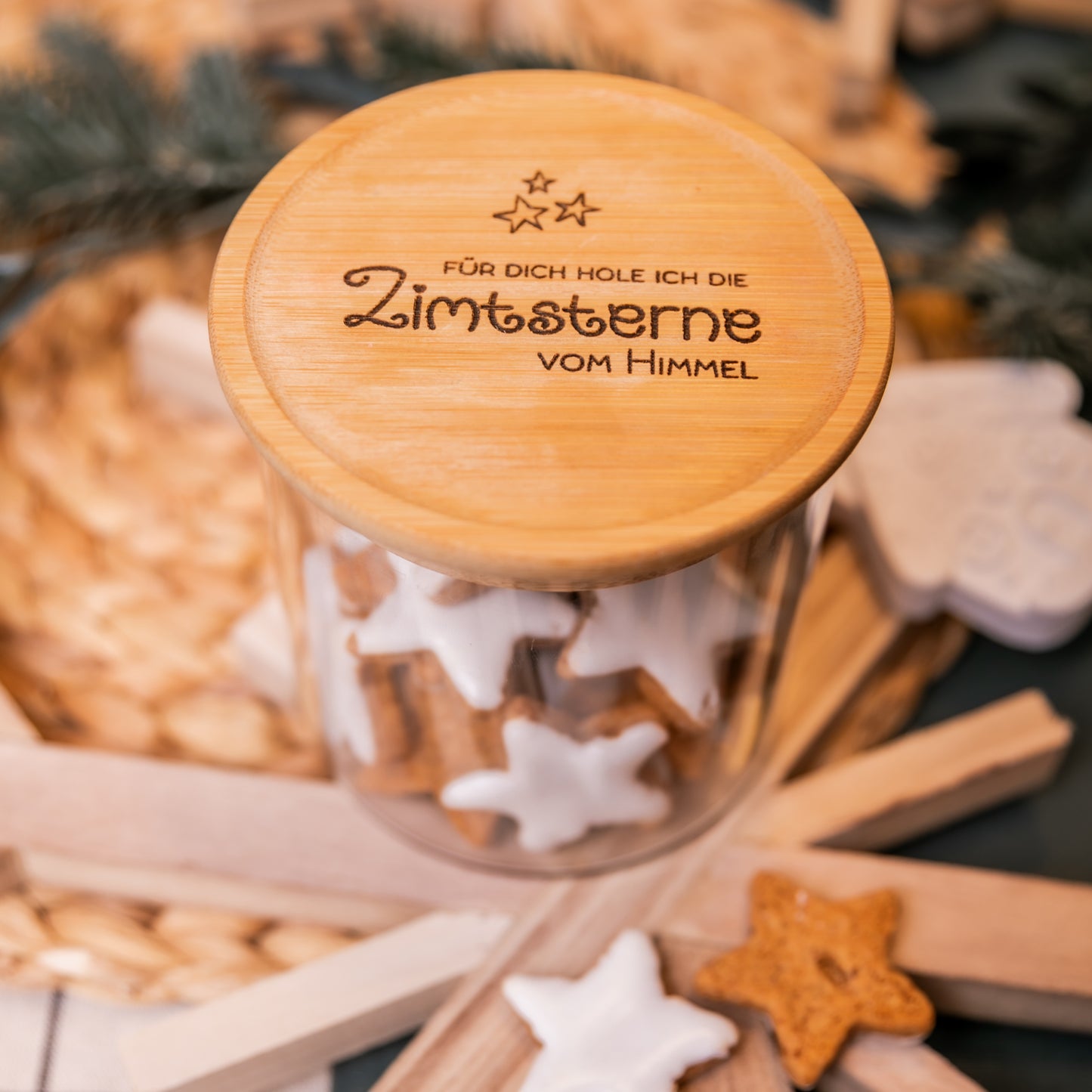 Glasbehälter mit graviertem Bambusdeckel – „Für Dich Hole Ich Die Zimtsterne Vom Himmel“ | Nachhaltiger 10cm Aufbewahrungsbehälter für Weihnachtsleckereien