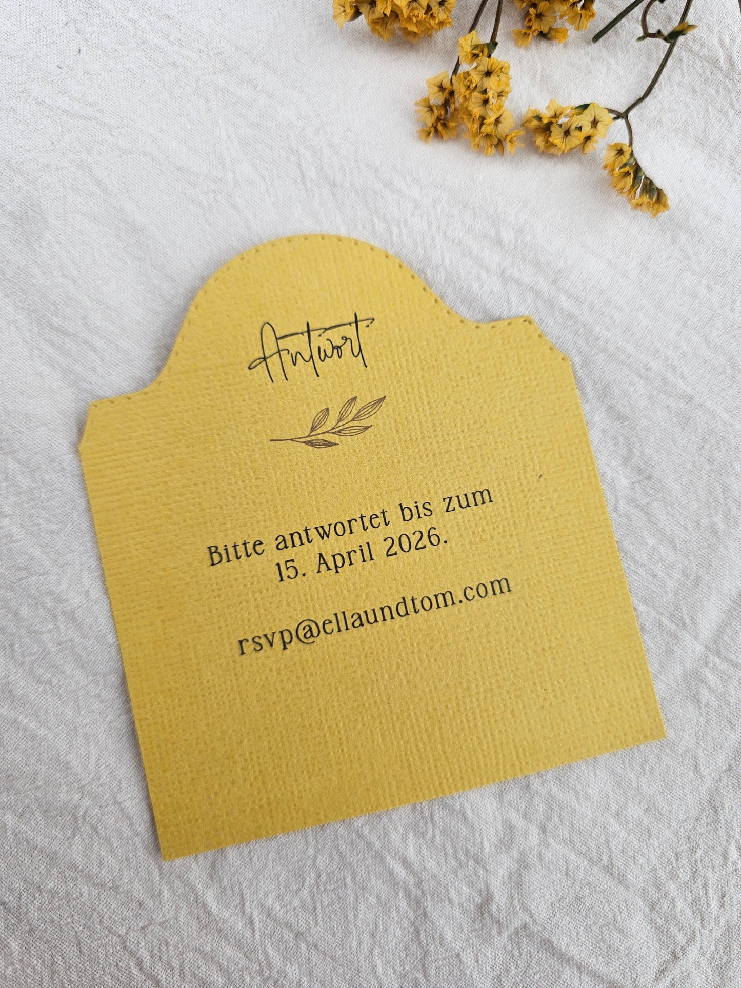 Florale Save-the-Date-Karte mit Reliefprägung