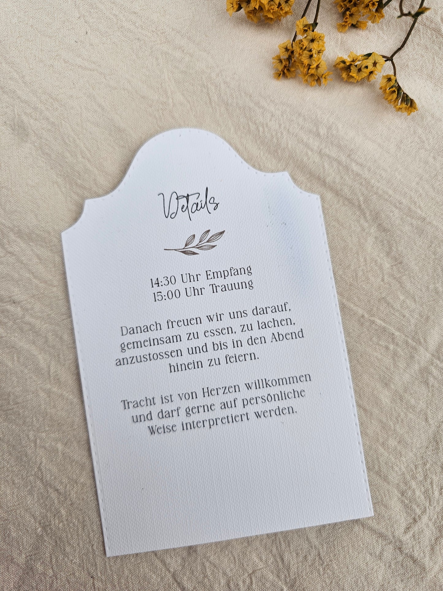 Florale Save-the-Date-Karte mit Reliefprägung