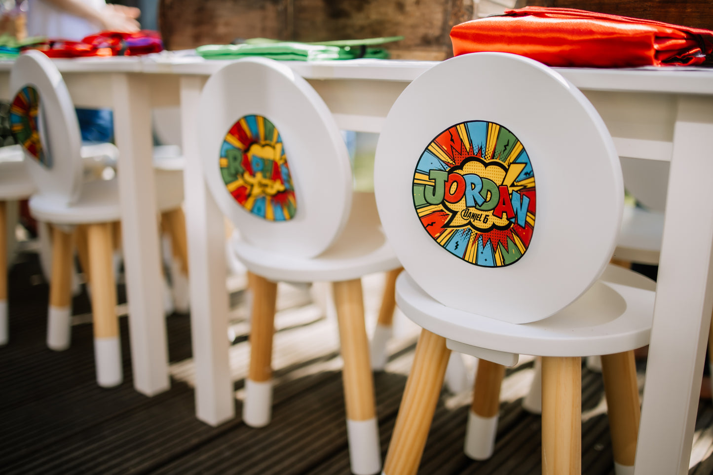 Weißer Kindertisch aus Holz