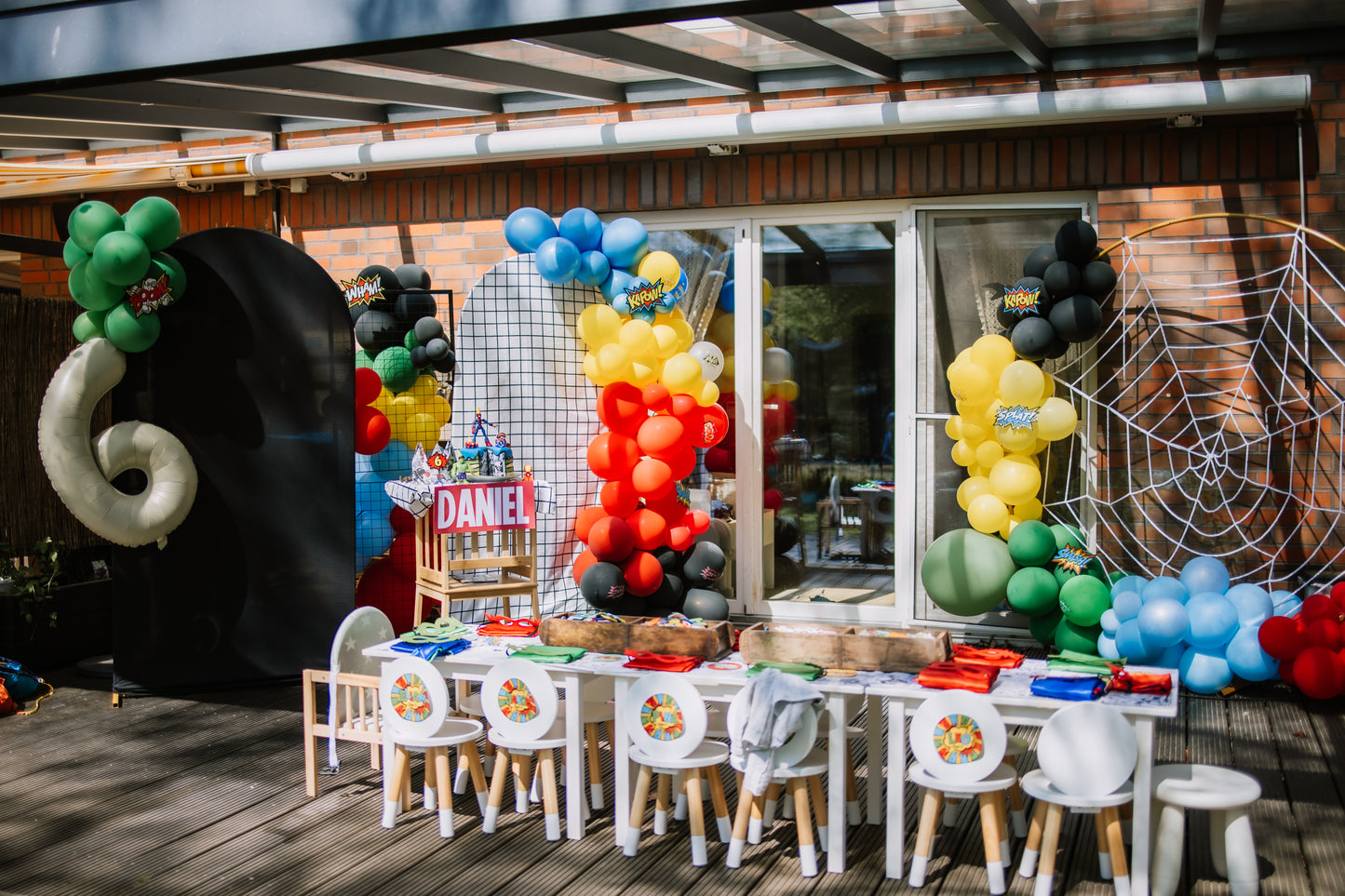Weißer Kindertisch aus Holz