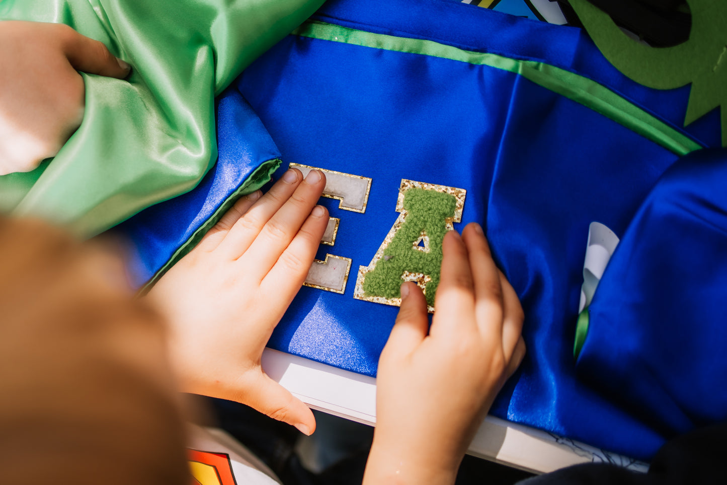 Selbstklebende Buchstaben