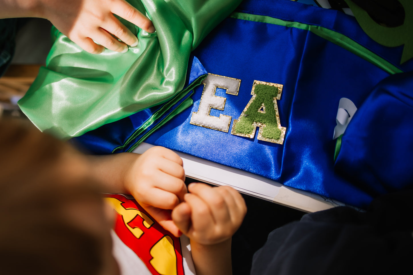 Selbstklebende Buchstaben