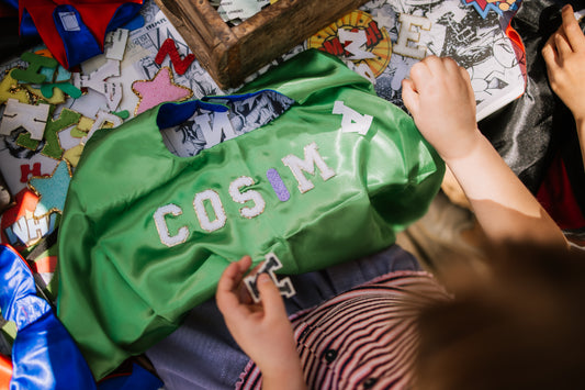 Selbstklebende Buchstaben