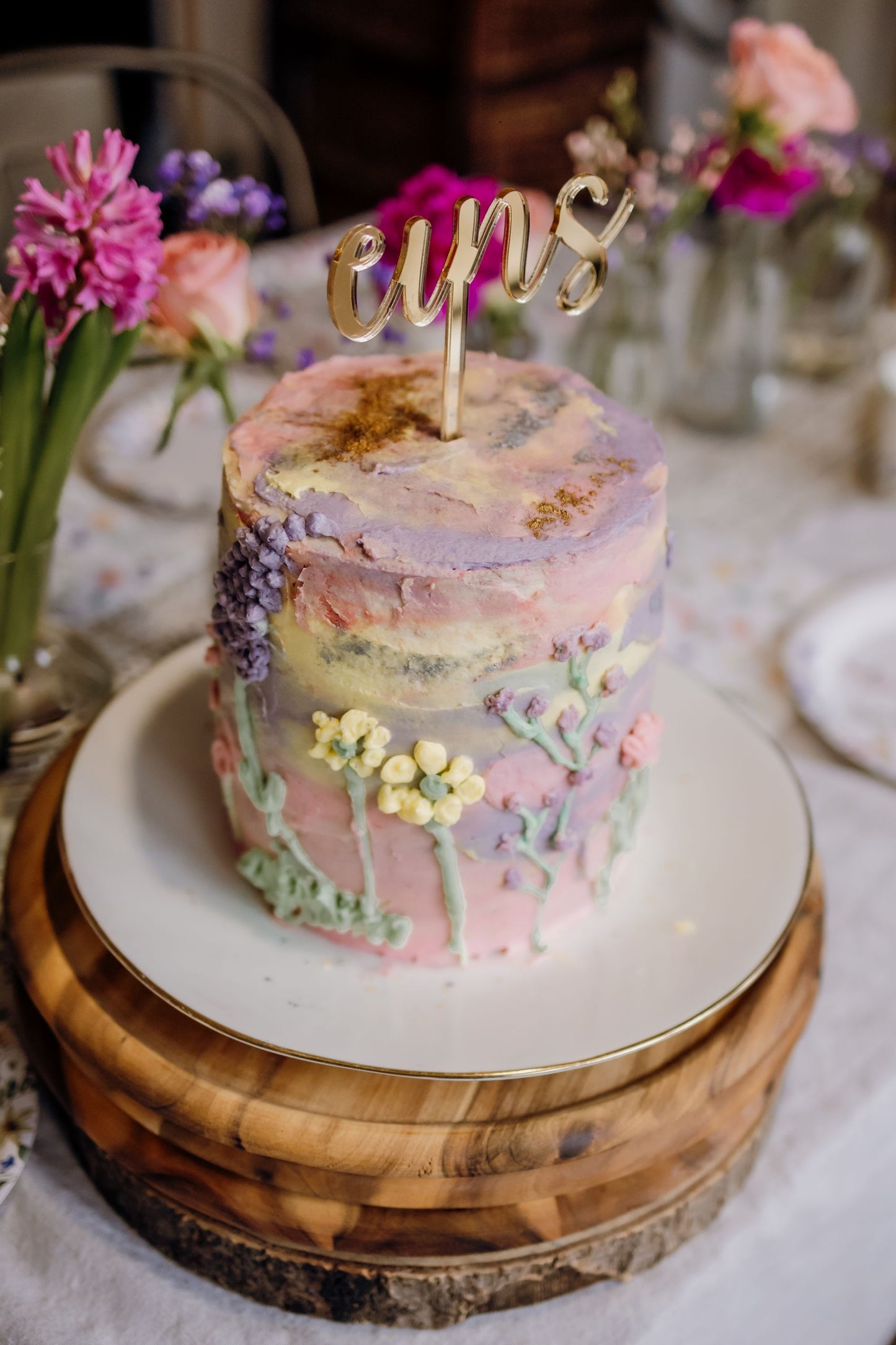 Tortenstecker aus goldfarbenem Spiegelacryl – "eins“ (auch in anderen Zahlen erhältlich)