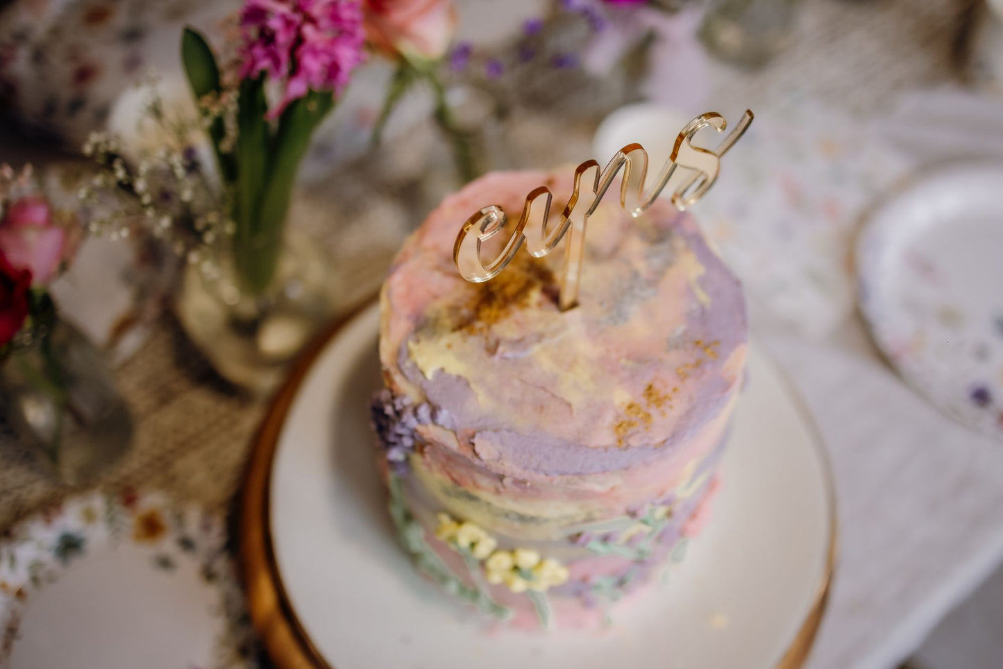 Tortenstecker aus goldfarbenem Spiegelacryl – "eins“ (auch in anderen Zahlen erhältlich)