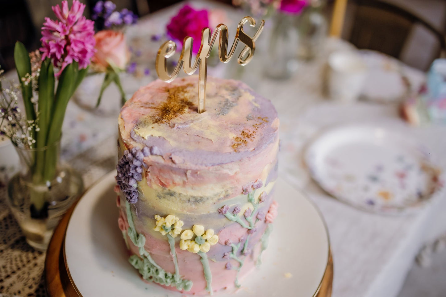 Tortenstecker aus goldfarbenem Spiegelacryl – "eins“ (auch in anderen Zahlen erhältlich)