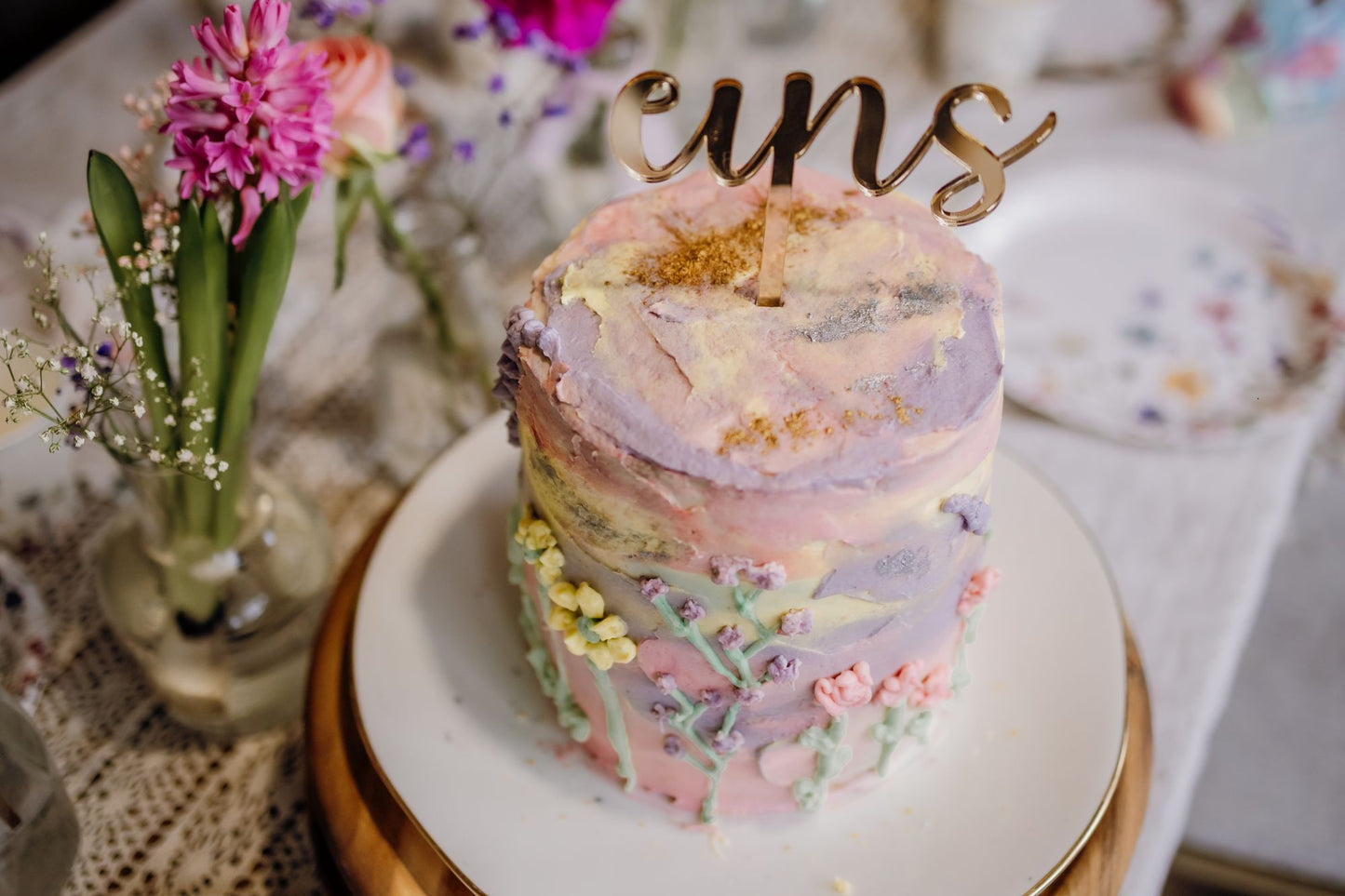 Tortenstecker aus goldfarbenem Spiegelacryl – "eins“ (auch in anderen Zahlen erhältlich)