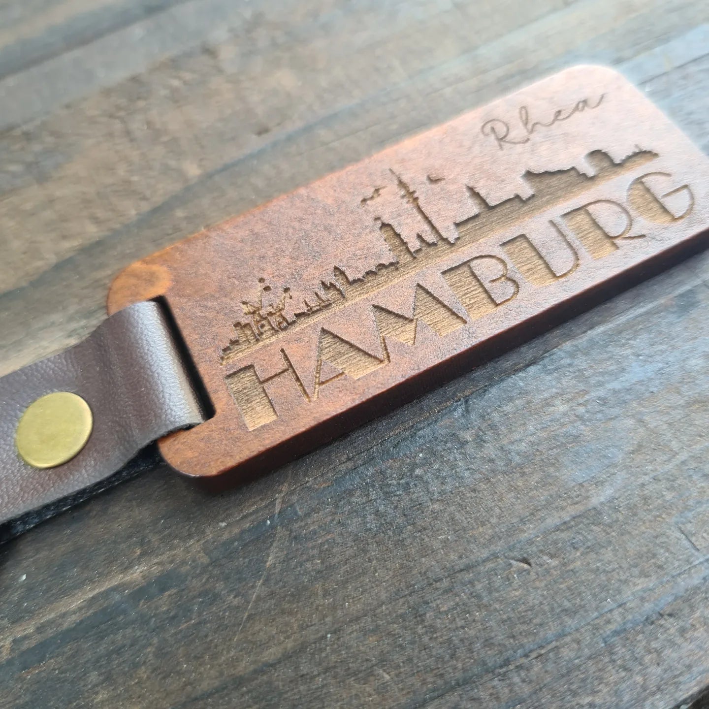 Personalisierter Hamburg Skyline Holz Schlüsselanhänger