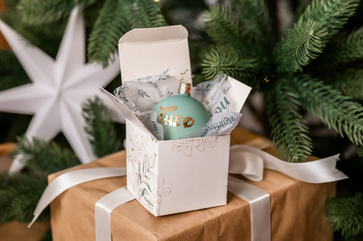 Hochwertiges, Echtes mundgeblasenes Glas, Weihnachtskugel mit Wunschname, Sternenkrone©