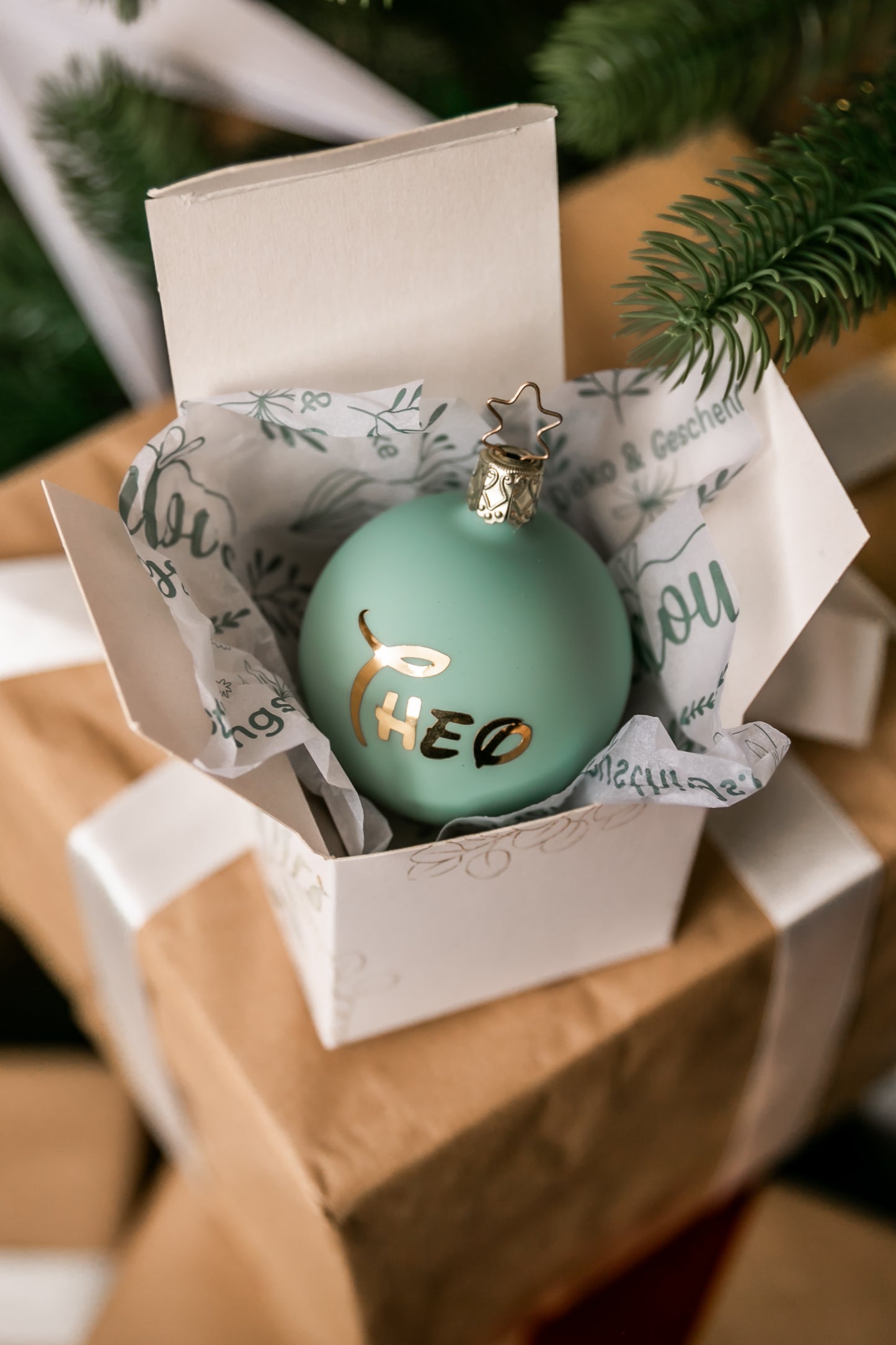 Hochwertiges, Echtes mundgeblasenes Glas, Weihnachtskugel mit Wunschname, Sternenkrone©