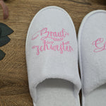 Carica l&#39;immagine nel visualizzatore di Gallery, Fluffy Slippers for Wedding Day Photos, Maid of Honour Gift
