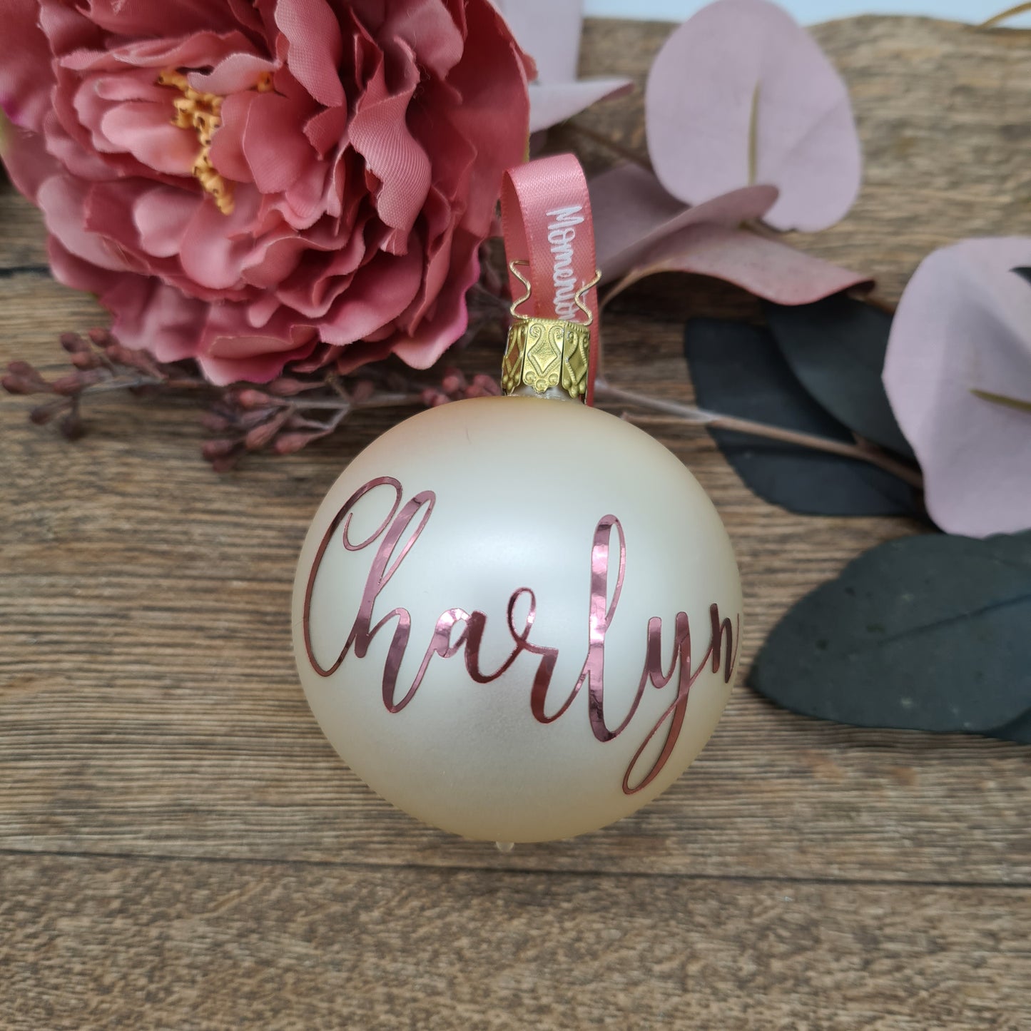 Echte handgeblasene Glaskugel in Champagner mit Wunschname in Rosegold, 6cm Weihnachtsschmuck.