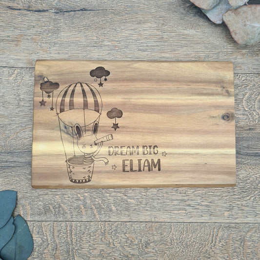 Personalisiertes Frühstücksbrettchen aus Akazienholz für Kinder