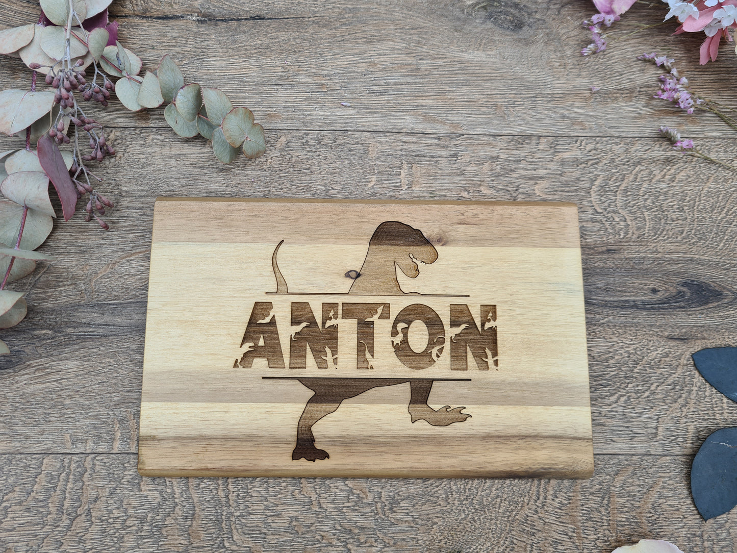 Dinosaurier Personalisiertes Frühstücksbrettchen aus Akazienholz
