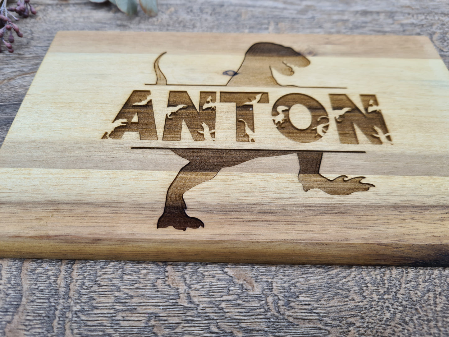 Dinosaurier Personalisiertes Frühstücksbrettchen aus Akazienholz