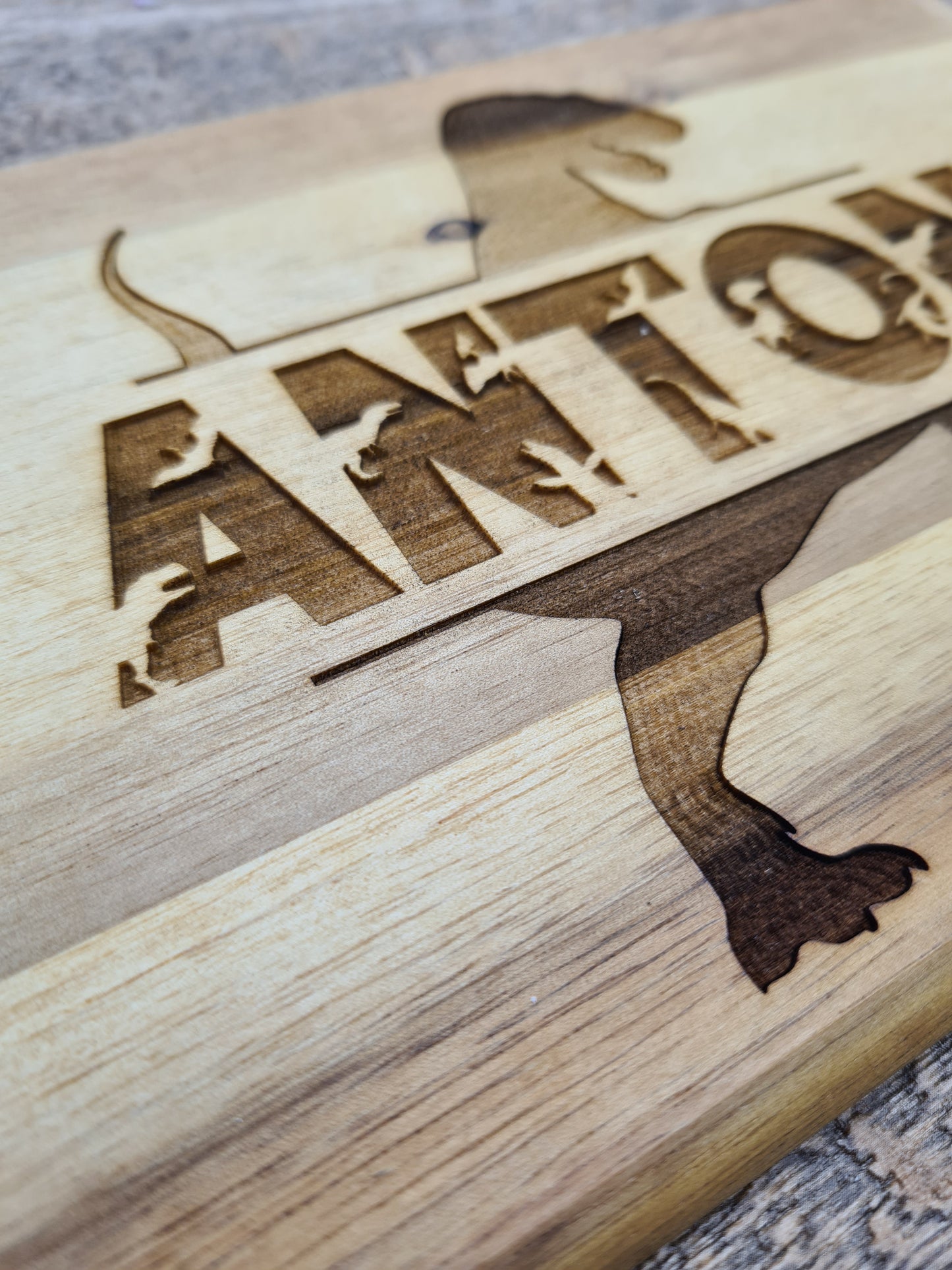 Dinosaurier Personalisiertes Frühstücksbrettchen aus Akazienholz