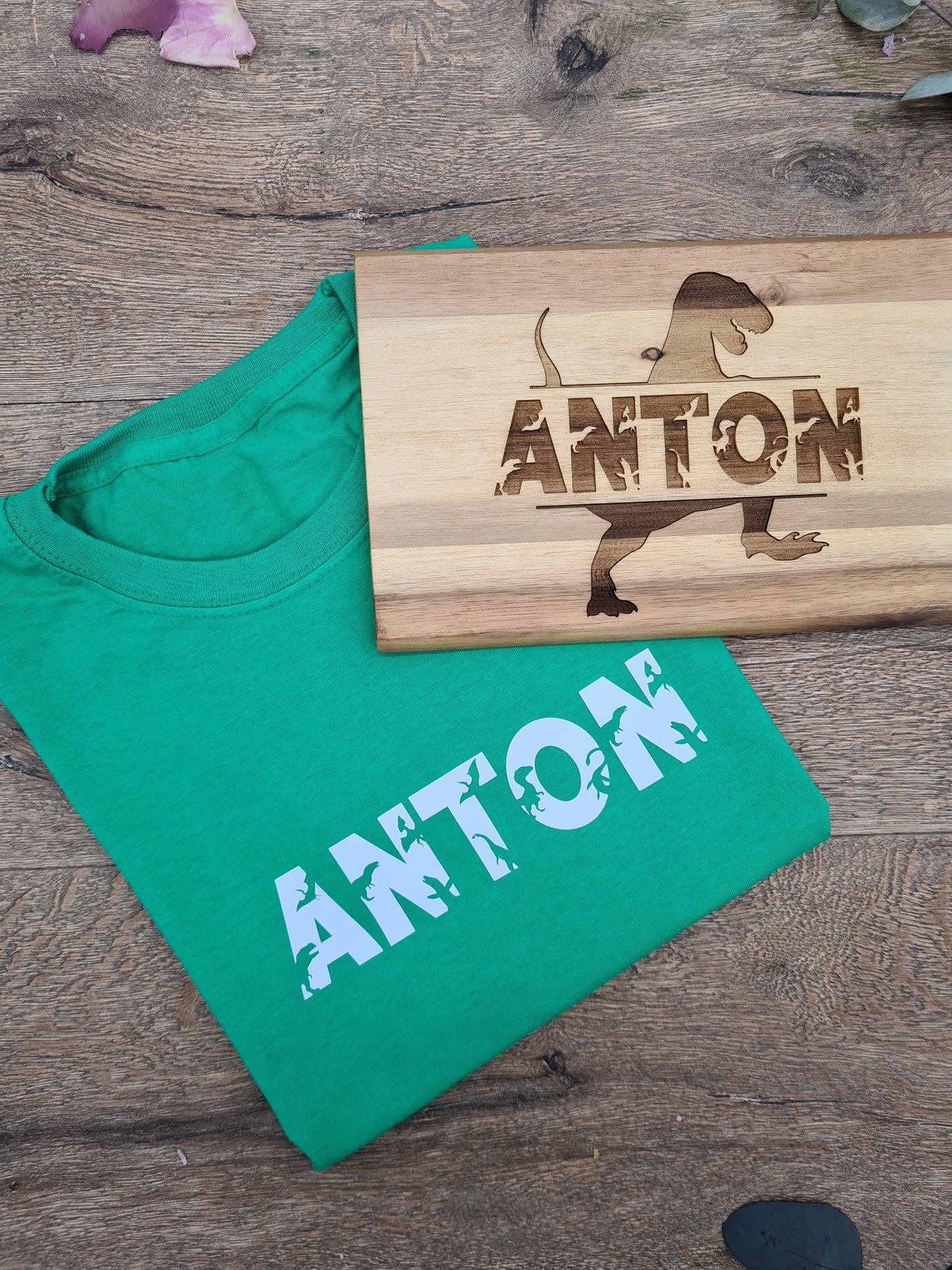 Dinosaurier Personalisiertes Frühstücksbrettchen aus Akazienholz