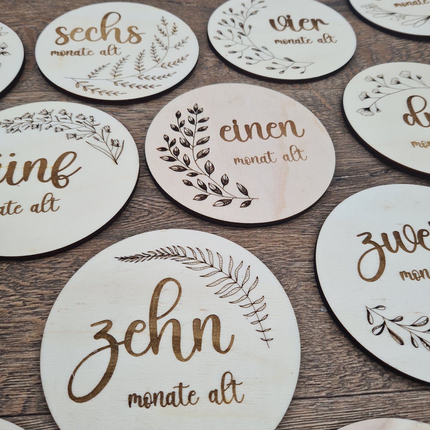 Runde Holzkarten - Baby's First Year Milestones