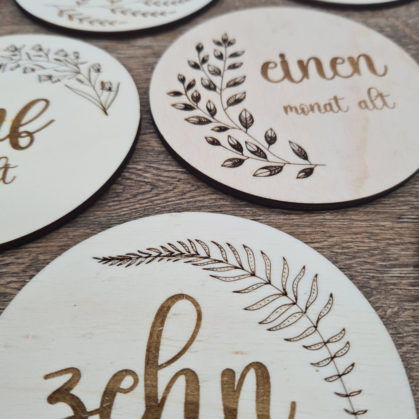 Runde Holzkarten - Baby's First Year Milestones