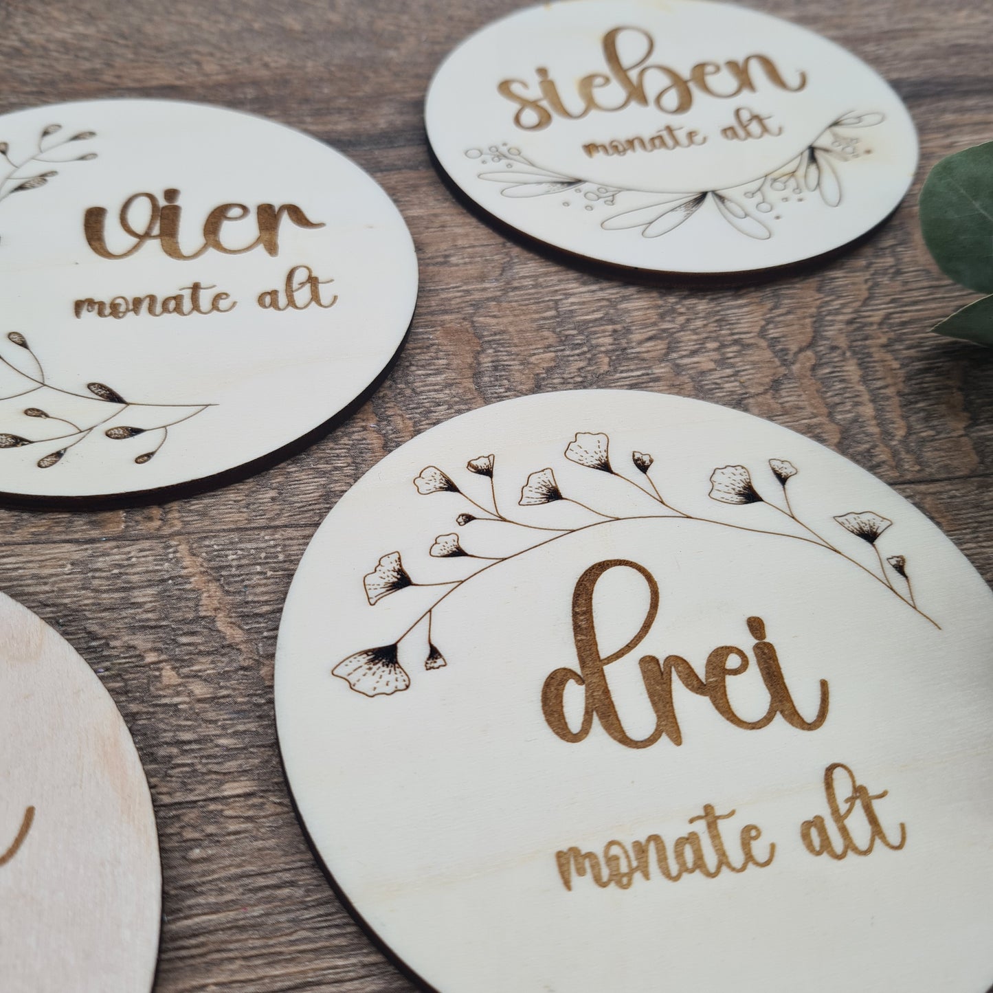 Runde Holzkarten - Baby's First Year Milestones