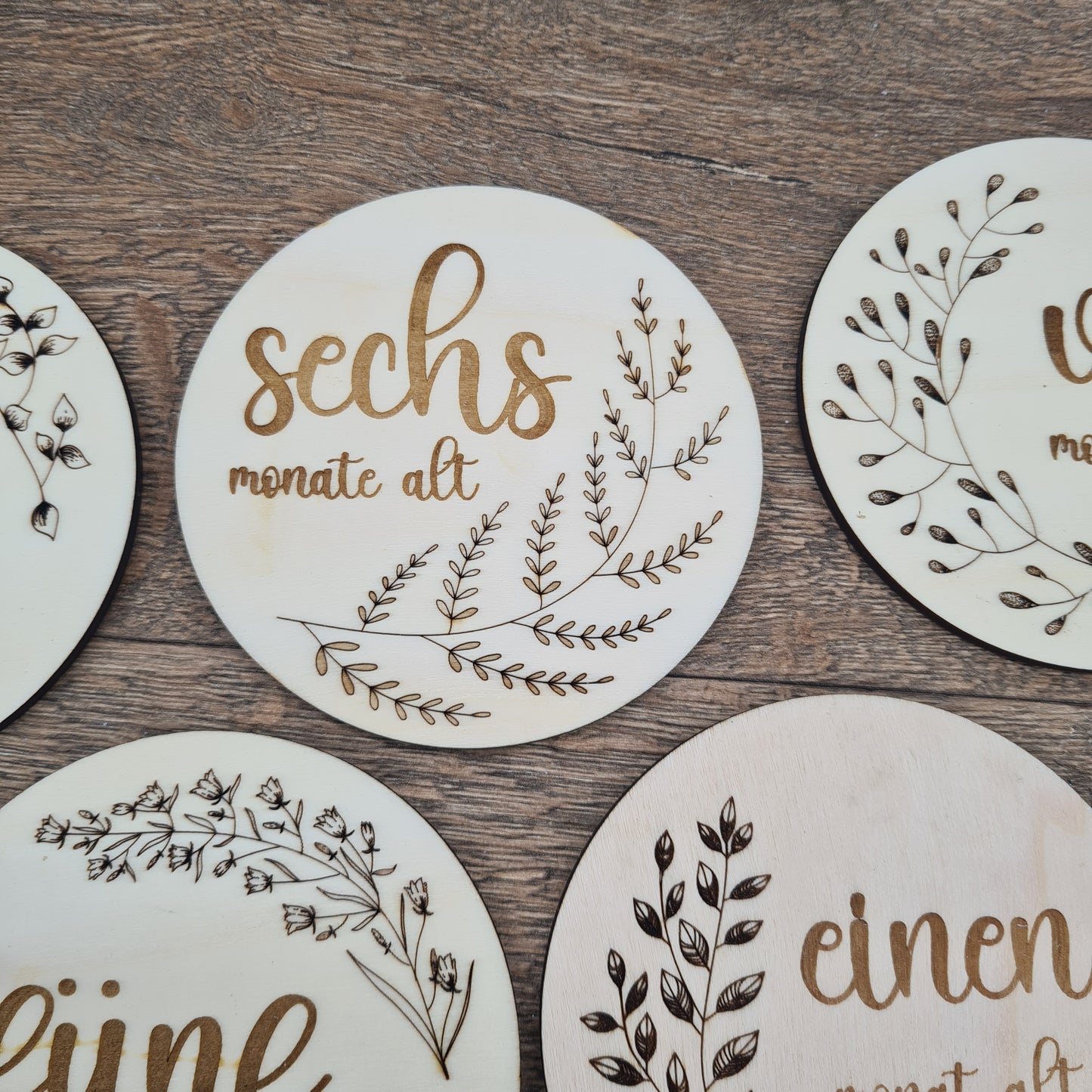 Runde Holzkarten - Baby's First Year Milestones