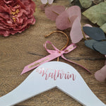 Cargar imagen en el visor de la galería, Copper &amp; White Wedding Hanger with ROSE GOLD Name
