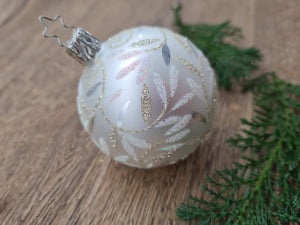 Mouth-blown silver bauble with leaves in glitter paint