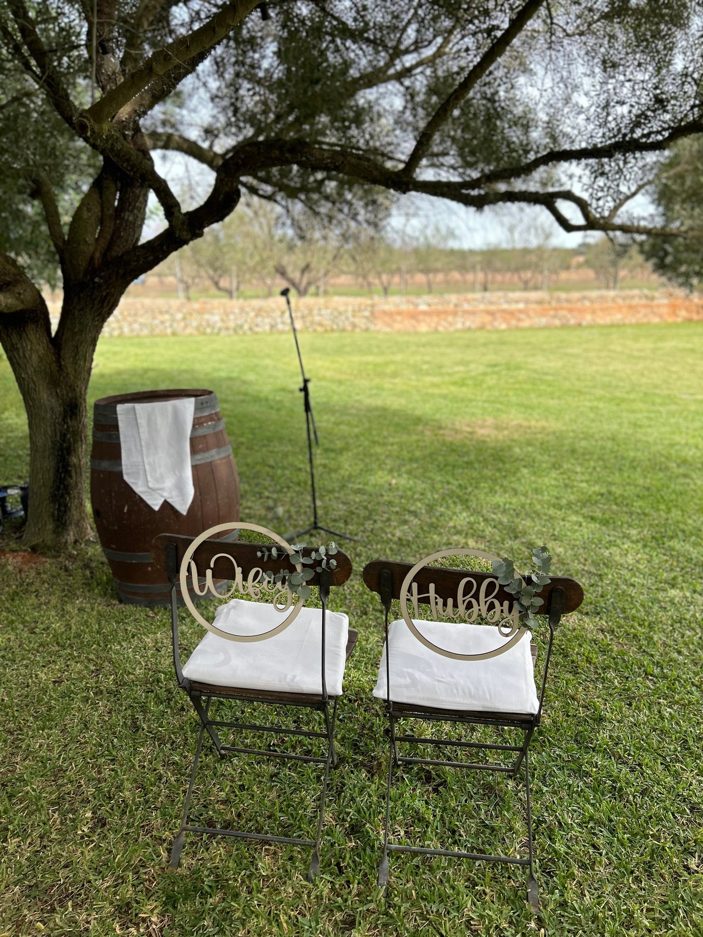 "Hubby" & "Wifey" Hochzeitsstuhl-Schilder für Braut und Bräutigam