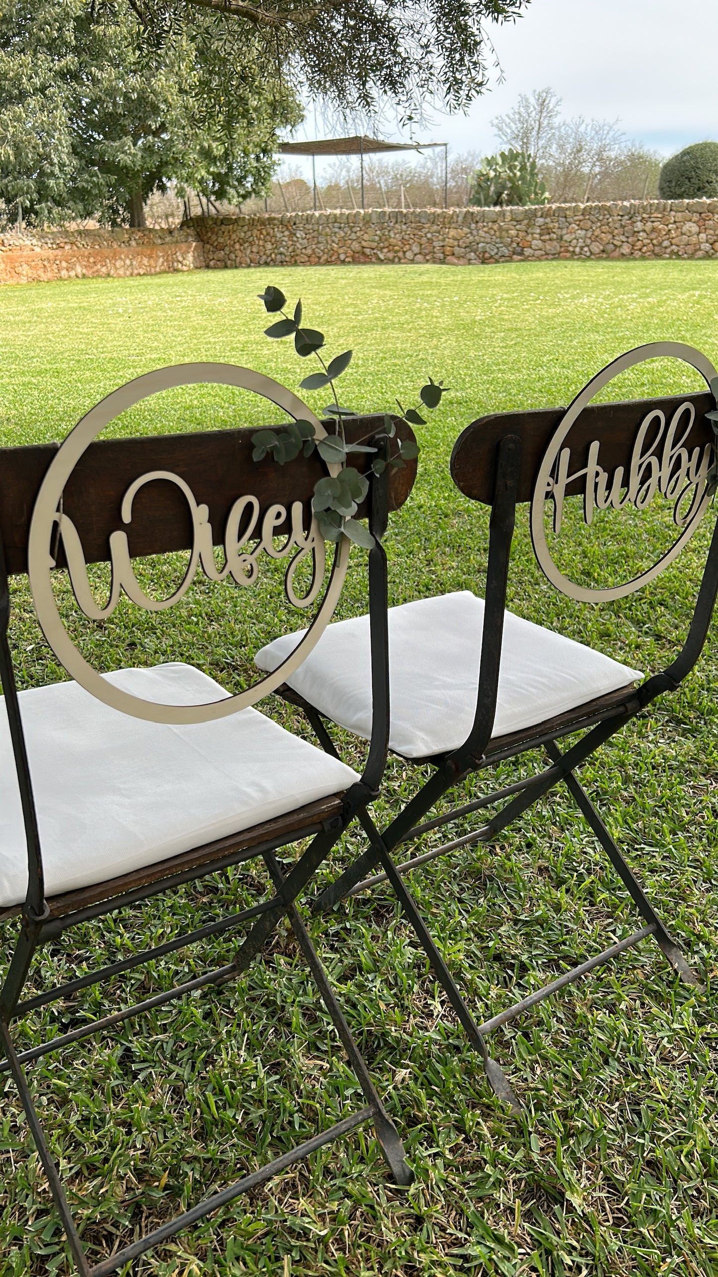"Hubby" & "Wifey" Hochzeitsstuhl-Schilder für Braut und Bräutigam